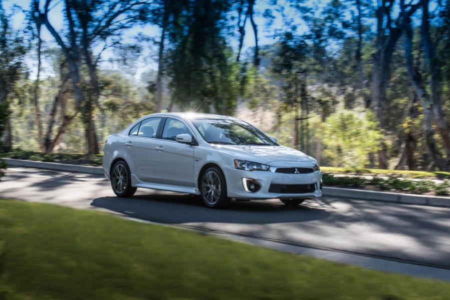  Mitsubishi Lancer SEL 2016 года  (NA) (фото 20 из 21)